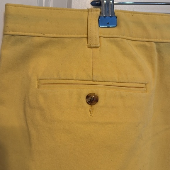 Club room Men's Regular-Fit 9" 4-Way Stretch Shorts
NWOT
Size 42 - Picture 4 of 7